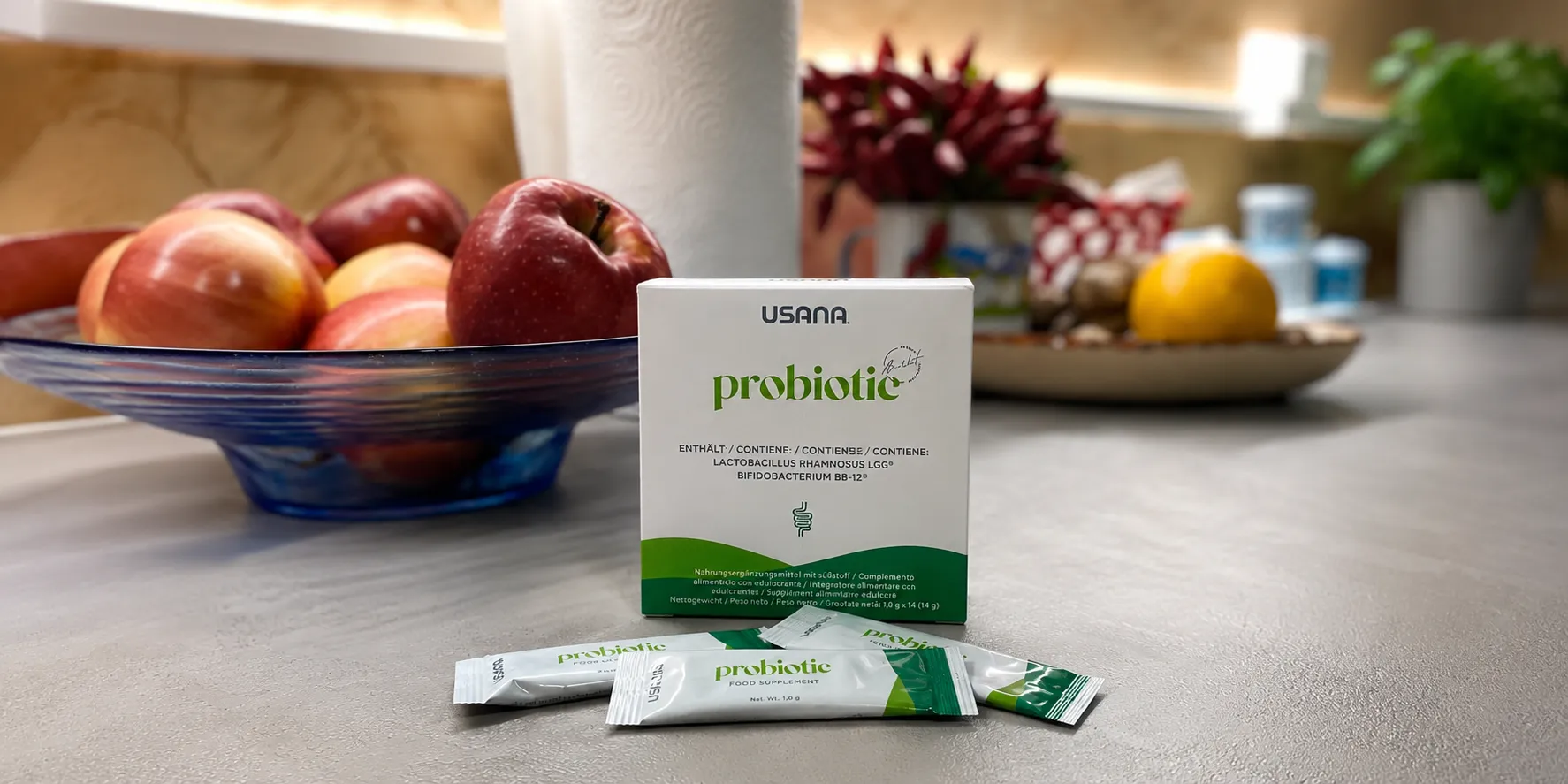 USANA活力頂級益生菌能維持消化道機能健康,改變細菌叢生態,提升保護力,其中含有兩種獨特的益生菌種LGG 以及 BB-12,同時還添加益生元賦予益菌生命力