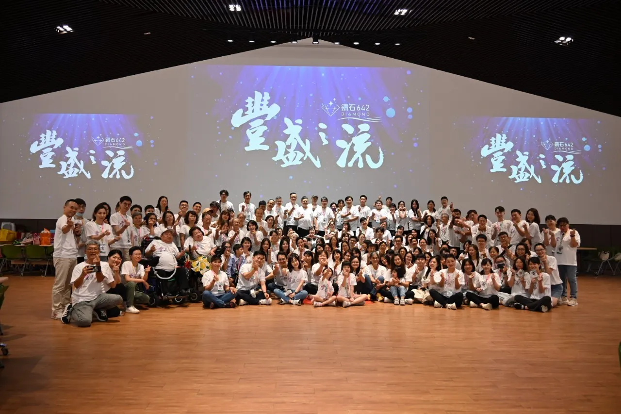 經由團隊的教育訓練系統學習,不論是新人啟動訓練、家庭集會、團隊培訓,更能夠幫助團隊中的成員在USANA中成長。